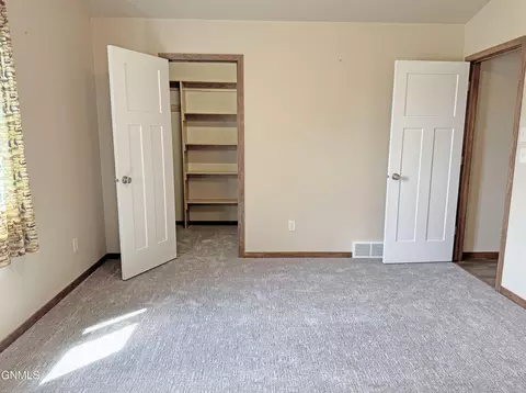5000 Weyburn Dr, Bismarck, ND 58503 photo 21