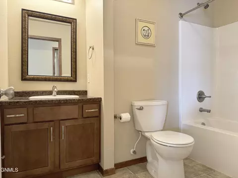 5000 Weyburn Dr, Bismarck, ND 58503 photo 23