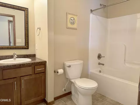 5000 Weyburn Dr, Bismarck, ND 58503 photo 22
