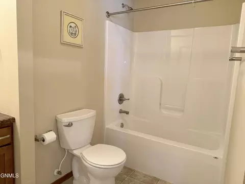 5000 Weyburn Dr, Bismarck, ND 58503 photo 25