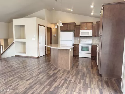 5000 Weyburn Dr, Bismarck, ND 58503 photo 7