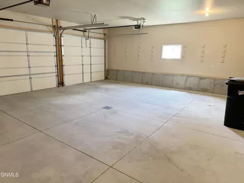 5000 Weyburn Dr, Bismarck, ND 58503 photo 41