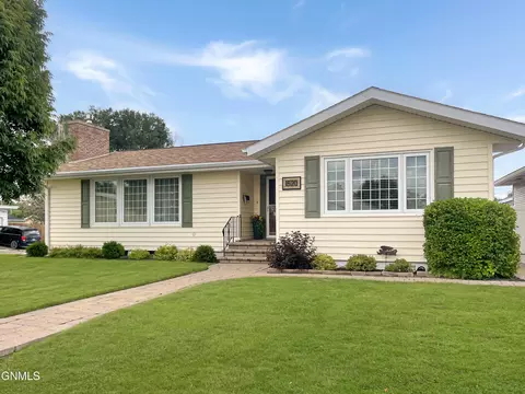 1520 Main St, Williston, ND 58801 photo 2