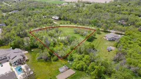8303 Briardale Loop, Bismarck, ND 58504 photo 4