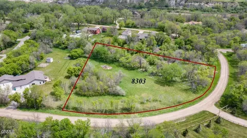 8303 Briardale Loop, Bismarck, ND 58504