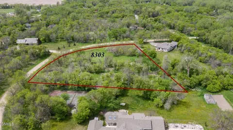 8303 Briardale Loop, Bismarck, ND 58504 photo 3