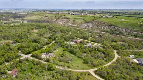 8303 Briardale Loop, Bismarck, ND 58504 photo 6