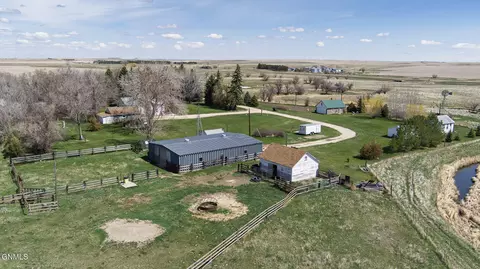 11126 50th St SW, Dickinson, ND 58601