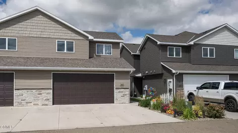 2463 Water Park Loop SE, Mandan, ND 58554