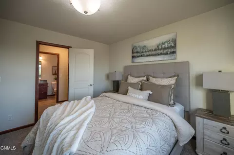 Bedroom - 1003 Bremner Ave, Bismarck, ND 58503 photo 10 of 13