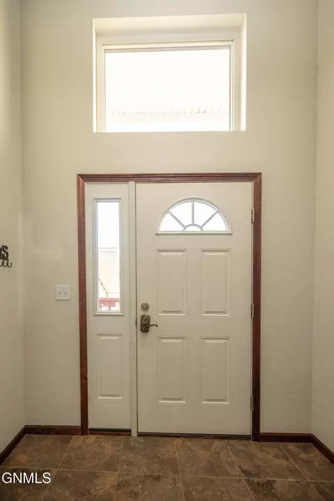 Entry Way - 1003 Bremner Ave, Bismarck, ND 58503 photo 3 of 6