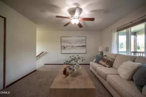 Living - 1003 Bremner Ave, Bismarck, ND 58503 photo 3 of 10