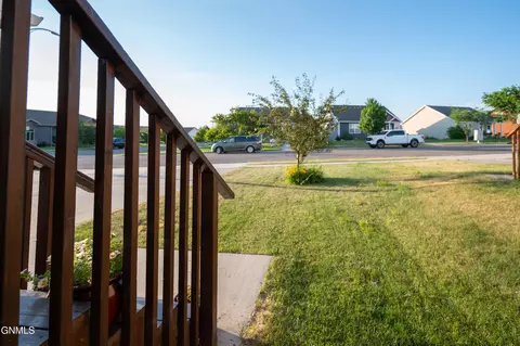 Exterior - 1003 Bremner Ave, Bismarck, ND 58503 photo 14 of 14