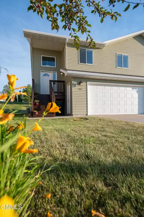 Exterior - 1003 Bremner Ave, Bismarck, ND 58503 photo 11 of 14