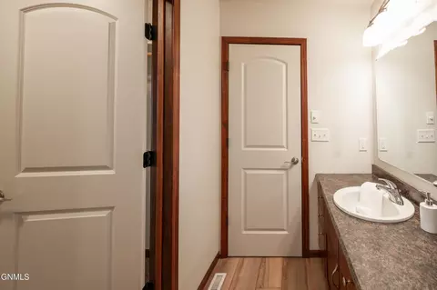 Bath - 1003 Bremner Ave, Bismarck, ND 58503 photo 3 of 5