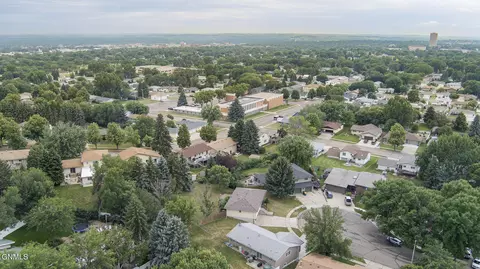 View/Area - 2361 Rolling Dr, Bismarck, ND 58501 photo 9 of 12