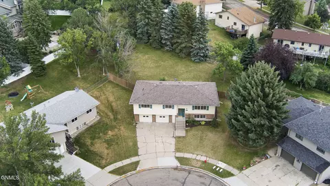 View/Area - 2361 Rolling Dr, Bismarck, ND 58501 photo 5 of 12