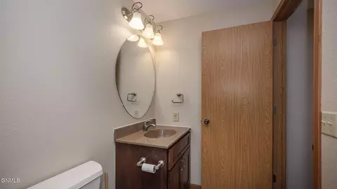 Bath - 2361 Rolling Dr, Bismarck, ND 58501 photo 4 of 4