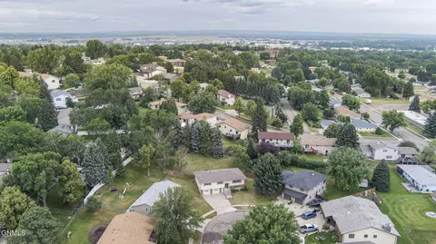 View/Area - 2361 Rolling Dr, Bismarck, ND 58501 photo 10 of 12