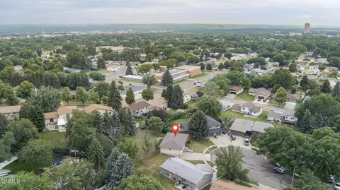 View/Area - 2361 Rolling Dr, Bismarck, ND 58501 photo 4 of 12