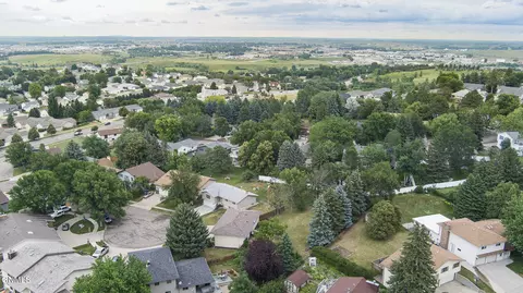 View/Area - 2361 Rolling Dr, Bismarck, ND 58501 photo 11 of 12