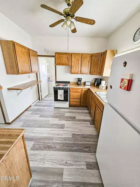 Kitchen - 114 2nd Ave SW, Steele, ND 58482 photo 3 of 3