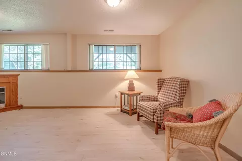 Living - 415 Brandon Dr, Bismarck, ND 58503 photo 10 of 10