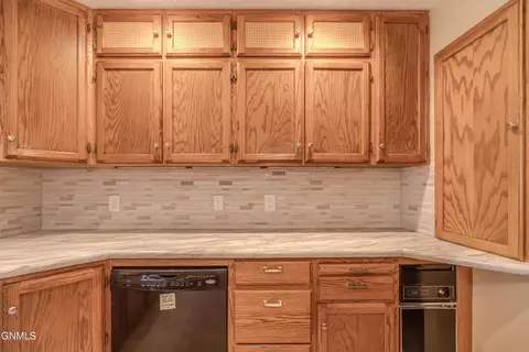 Kitchen - 415 Brandon Dr, Bismarck, ND 58503 photo 5 of 7