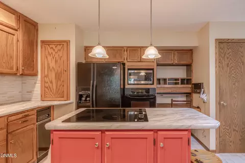 Kitchen - 415 Brandon Dr, Bismarck, ND 58503 photo 3 of 7