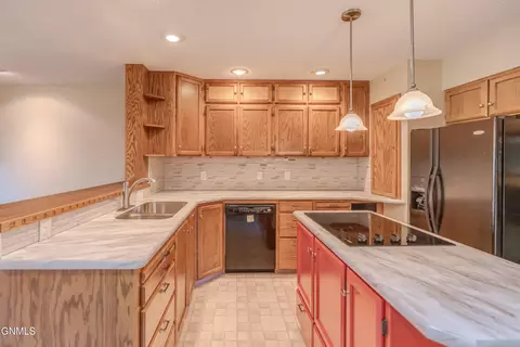 Kitchen - 415 Brandon Dr, Bismarck, ND 58503 photo 2 of 7
