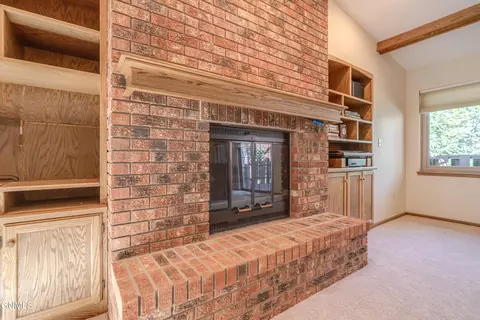 Living - 415 Brandon Dr, Bismarck, ND 58503 photo 5 of 10