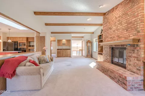 Living - 415 Brandon Dr, Bismarck, ND 58503 photo 2 of 10