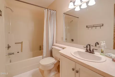 Bath - 415 Brandon Dr, Bismarck, ND 58503 photo 9 of 10