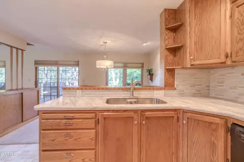 Kitchen - 415 Brandon Dr, Bismarck, ND 58503 photo 4 of 7