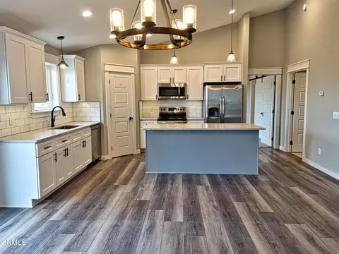 Kitchen - 13351 Meadow Creek St, Williston, ND 58801 photo 1 of 3