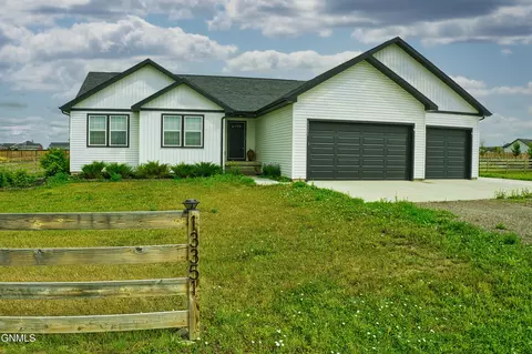13351 Meadow Creek St, Williston, ND 58801
