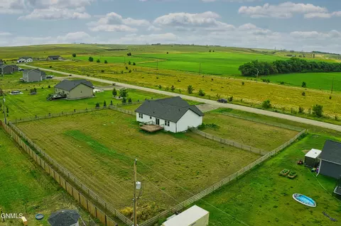 View/Area - 13351 Meadow Creek St, Williston, ND 58801 photo 3 of 5