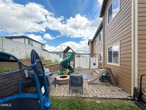 Exterior - 2716 23rd St W, Williston, ND 58801 photo 5 of 5