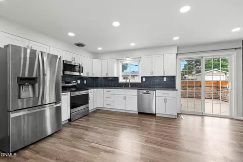 Kitchen - 922 16th Ave W, Williston, ND 58801 photo 2 of 3