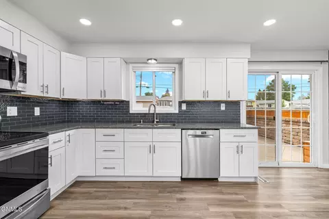 Kitchen - 922 16th Ave W, Williston, ND 58801 photo 3 of 3