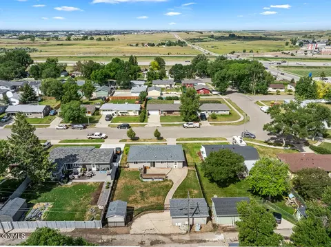 View/Area - 922 16th Ave W, Williston, ND 58801 photo 3 of 4