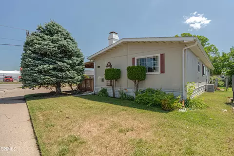 246 Boeing Ave, Bismarck, ND 58504