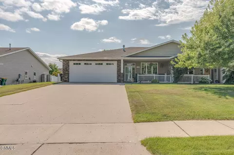 1326 N 35th St, Bismarck, ND 58501