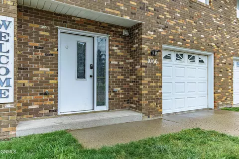 1066 Pleasant St, Bismarck, ND 58504