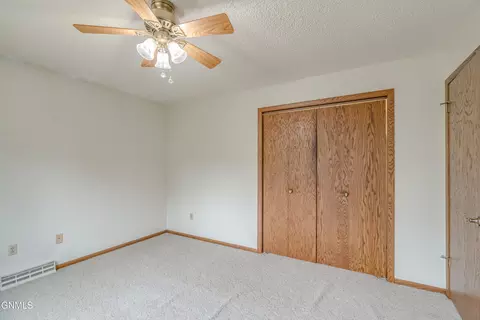 602 Hillview Pl NE, Mandan, ND 58554 photo 26