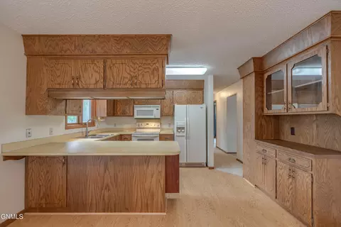 602 Hillview Pl NE, Mandan, ND 58554 photo 14