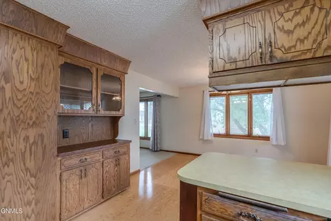 602 Hillview Pl NE, Mandan, ND 58554 photo 19