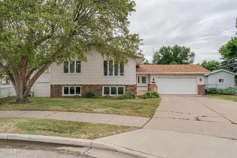 602 Hillview Pl NE, Mandan, ND 58554