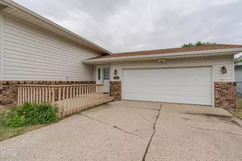 602 Hillview Pl NE, Mandan, ND 58554 photo 3
