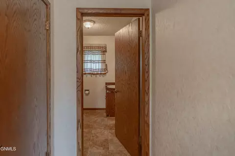 602 Hillview Pl NE, Mandan, ND 58554 photo 8